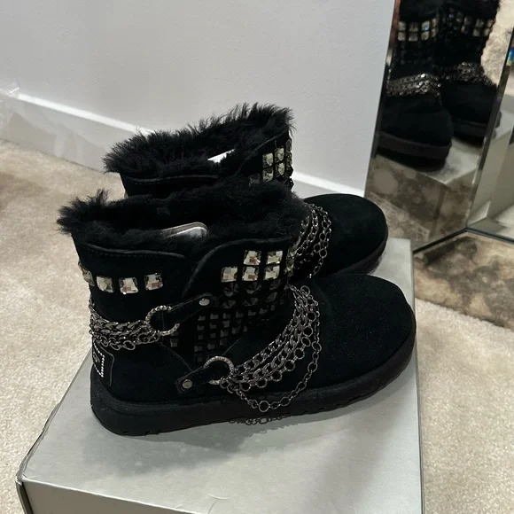 Limited edition UGG Swarovski Crystal boots - Picture 3 of 5